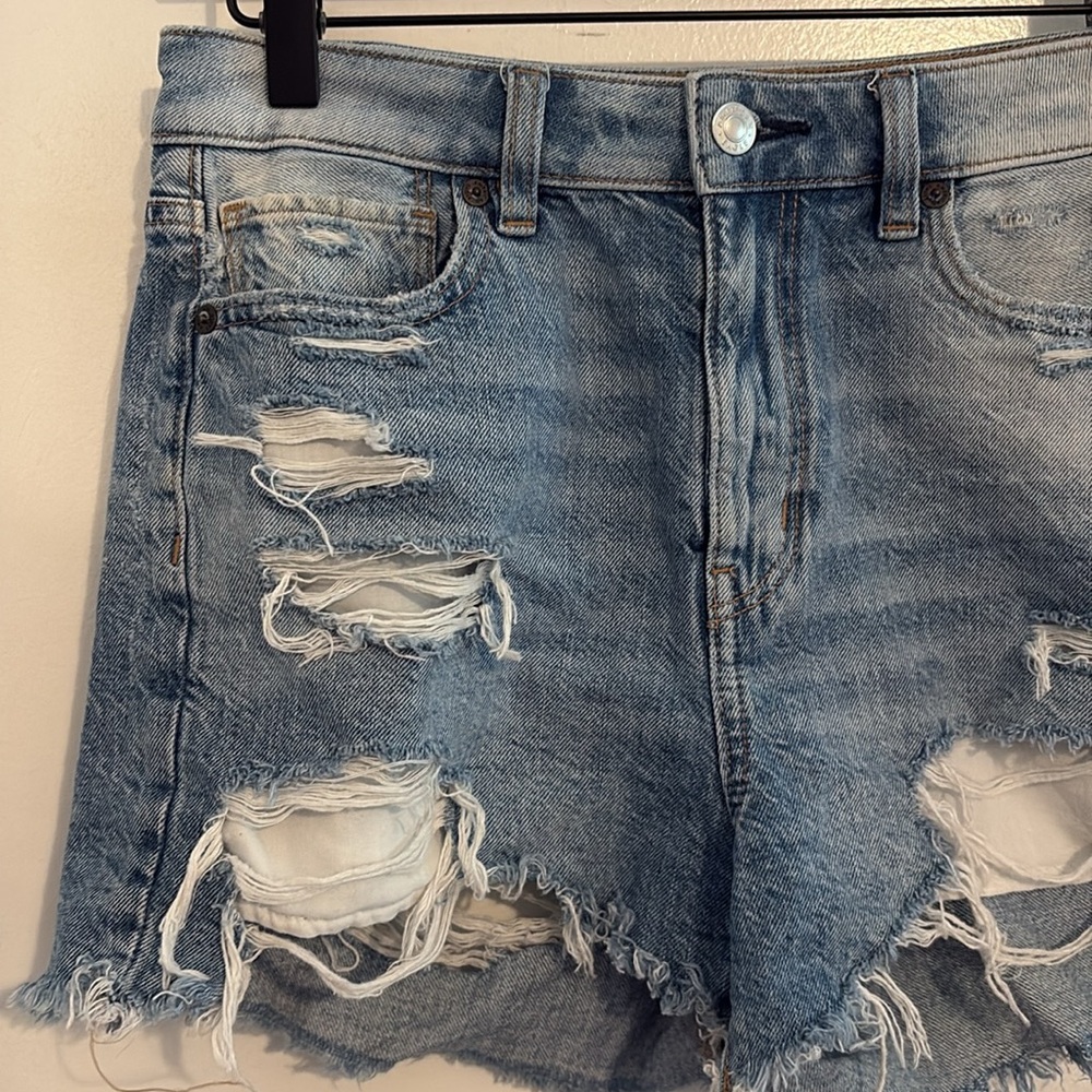 American Eagle Light Wash Distressed High Rise Cut Off Mom Shorts 4 - Picture 3 of 10